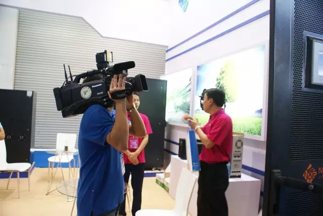 广东电视台在升博体育首页展厅拍摄报道