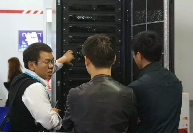 升博体育首页客服人员接待客户